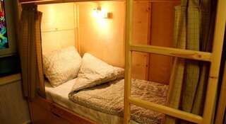 Хостел Мартовский Заяц Санкт-Петербург Односпальная кровать в общем номере для мужчин и женщин-4